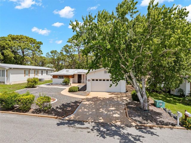 8206 COUNTRY CLUB DRIVE, Brooksville, FL 34613