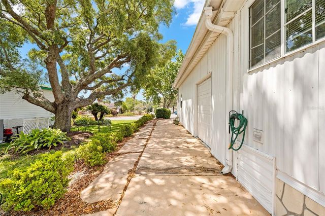 8206 COUNTRY CLUB DRIVE, Brooksville, FL 34613