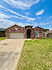 2875 Amber Avenue, Groves, TX 77619