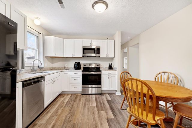 2204 E Cornell Avenue, Muncie, IN 47303