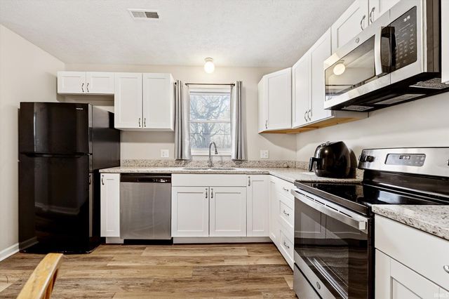 2204 E Cornell Avenue, Muncie, IN 47303