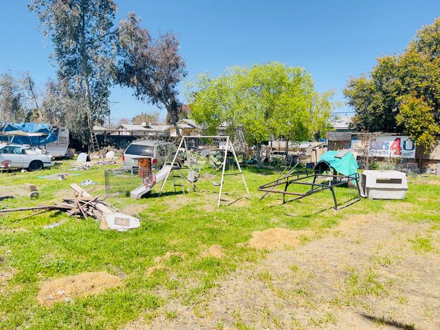 1001 W 7th Street, Hanford, CA 93230