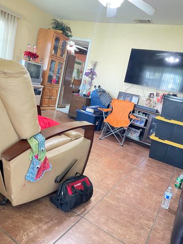 1001 W 7th Street, Hanford, CA 93230