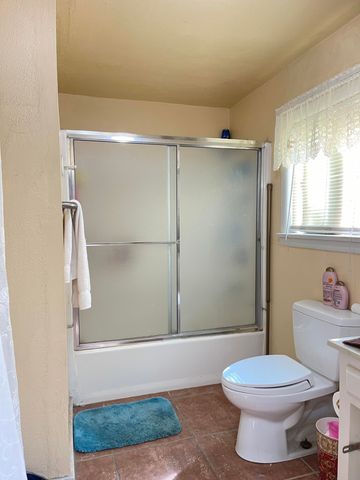 1001 W 7th Street, Hanford, CA 93230