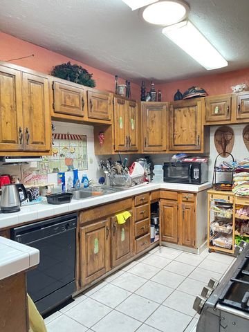 1001 W 7th Street, Hanford, CA 93230