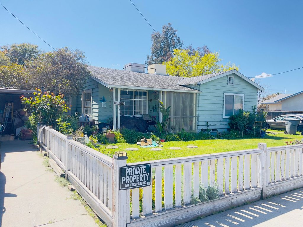 1001 W 7th Street, Hanford, CA 93230