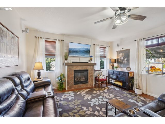 968 EISENHOWER Dr Nw, Salem, OR 97304