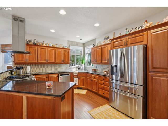 968 EISENHOWER Dr Nw, Salem, OR 97304