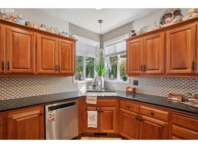 968 EISENHOWER Dr Nw, Salem, OR 97304