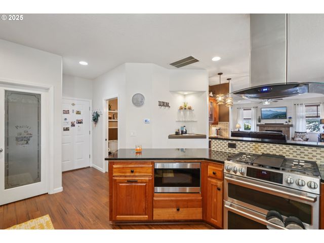 968 EISENHOWER Dr Nw, Salem, OR 97304