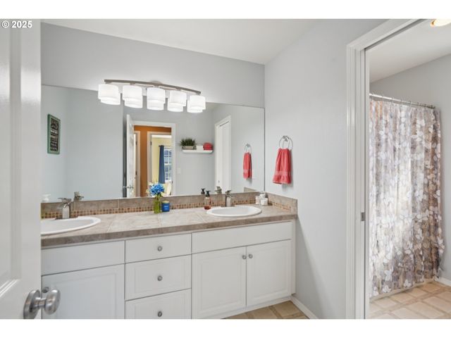 968 EISENHOWER Dr Nw, Salem, OR 97304