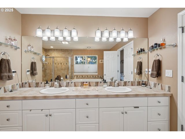 968 EISENHOWER Dr Nw, Salem, OR 97304