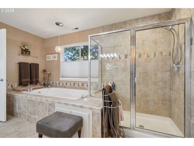 968 EISENHOWER Dr Nw, Salem, OR 97304