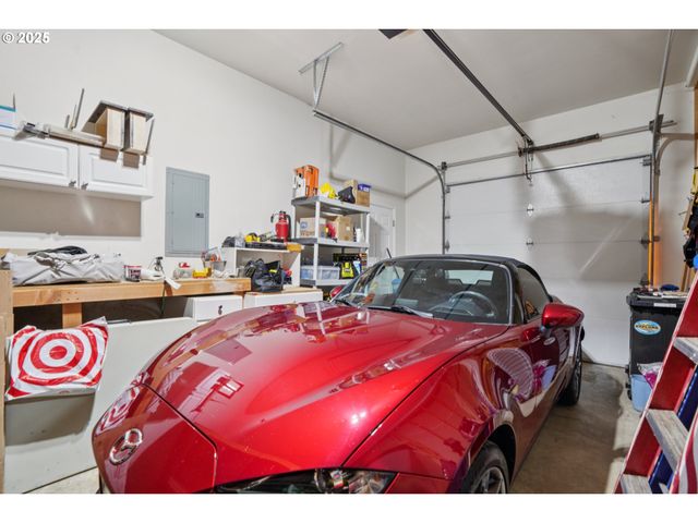 968 EISENHOWER Dr Nw, Salem, OR 97304