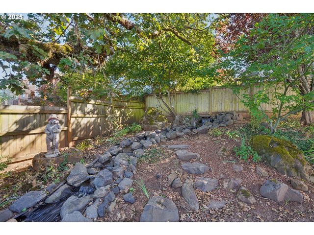 968 EISENHOWER Dr Nw, Salem, OR 97304