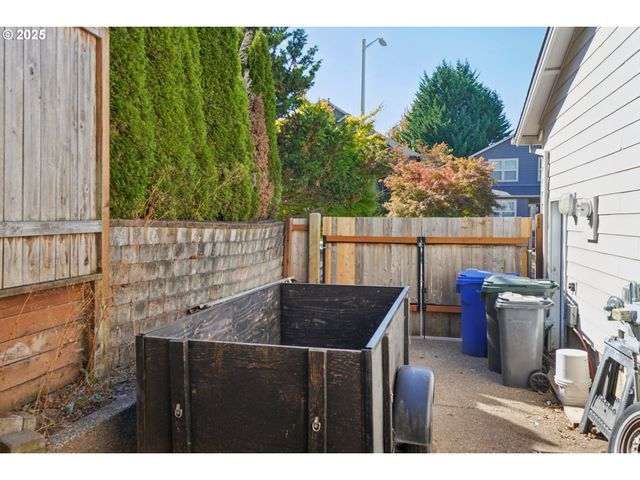 968 EISENHOWER Dr Nw, Salem, OR 97304