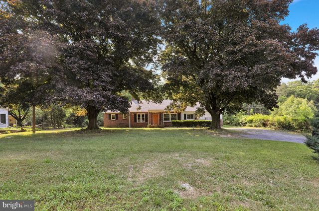 3215 PRICETOWN RD, Fleetwood, PA 19522
