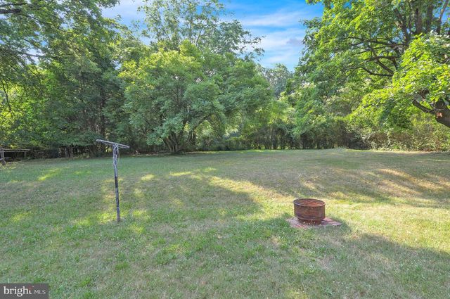 3215 PRICETOWN RD, Fleetwood, PA 19522