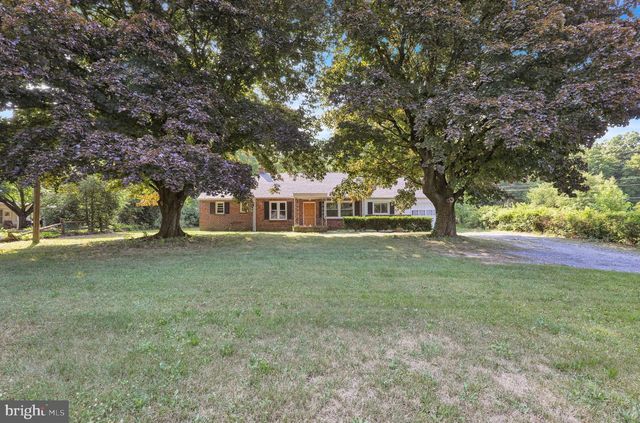3215 PRICETOWN RD, Fleetwood, PA 19522