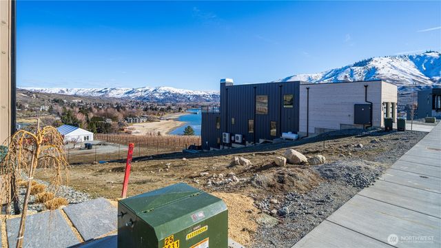1307 Dragonfly Court, Chelan, WA 98816