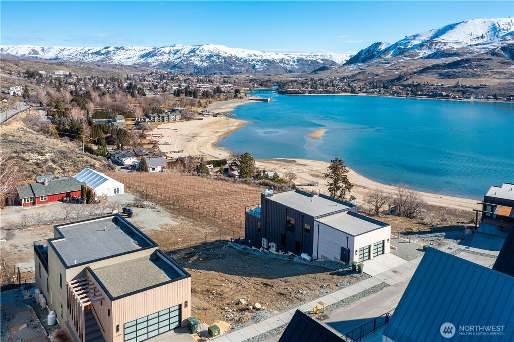 1307 Dragonfly Court, Chelan, WA 98816