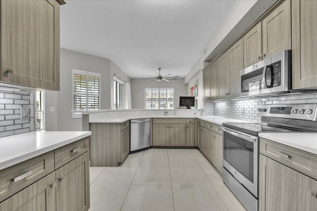 129 BREAKERS COURT 121, Punta Gorda, FL 33950