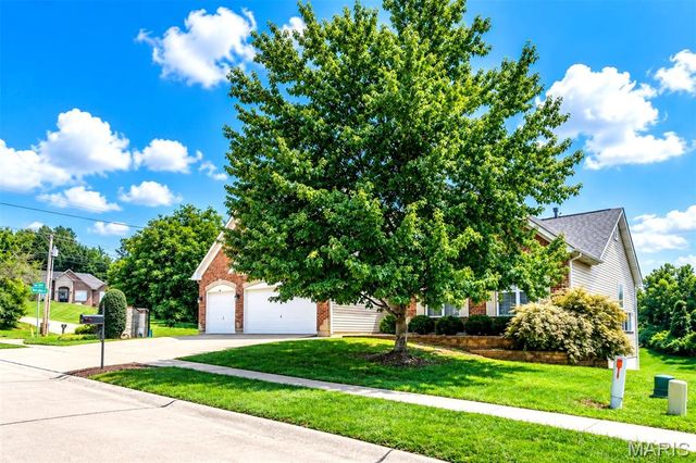 1304 Legacy Pointe Lane, Fenton, MO 63026