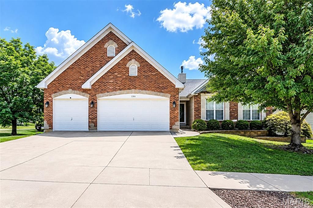 1304 Legacy Pointe Lane, Fenton, MO 63026
