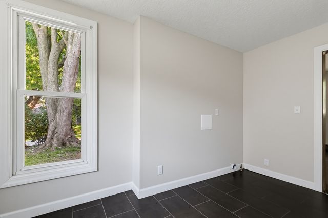 810 W 14th Street, Davenport, IA 52804