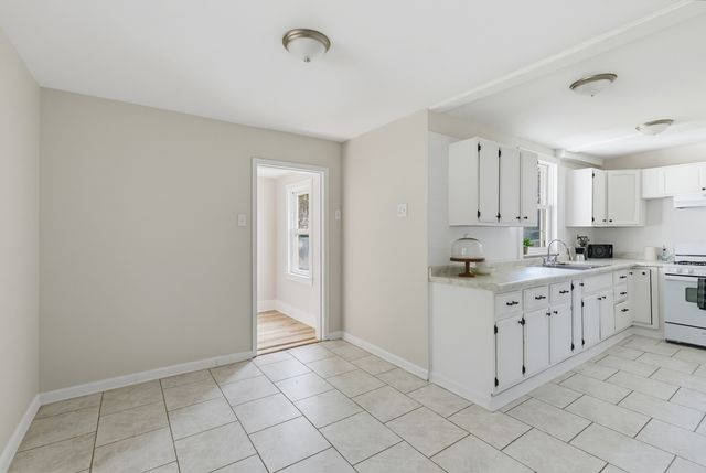 810 W 14th Street, Davenport, IA 52804