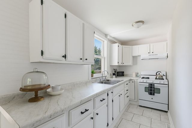 810 W 14th Street, Davenport, IA 52804