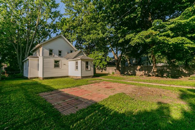 810 W 14th Street, Davenport, IA 52804