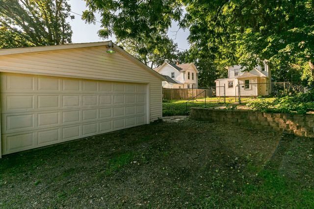 810 W 14th Street, Davenport, IA 52804
