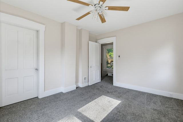 810 W 14th Street, Davenport, IA 52804