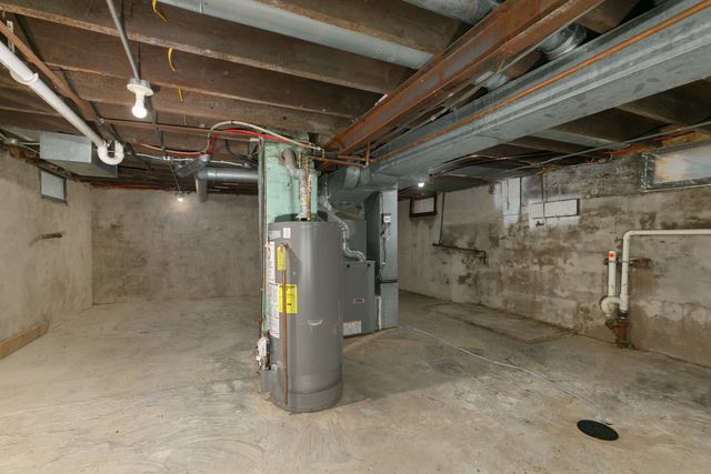 810 W 14th Street, Davenport, IA 52804