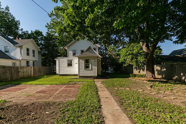 810 W 14th Street, Davenport, IA 52804