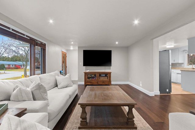 526 LORRAINE LANE, Green Bay, WI 54311