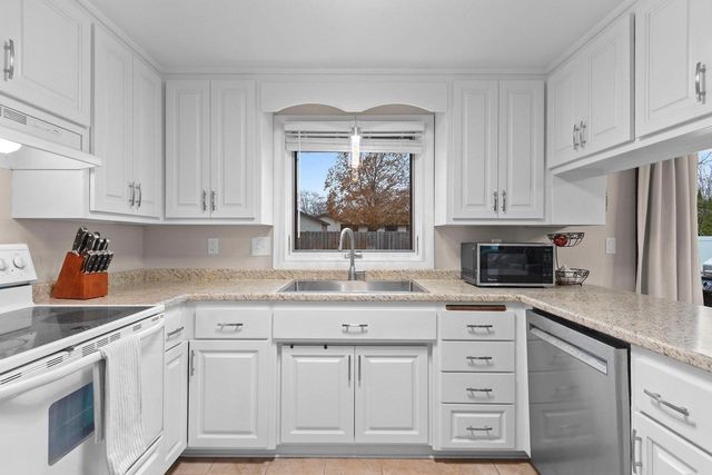 526 LORRAINE LANE, Green Bay, WI 54311