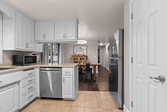 526 LORRAINE LANE, Green Bay, WI 54311