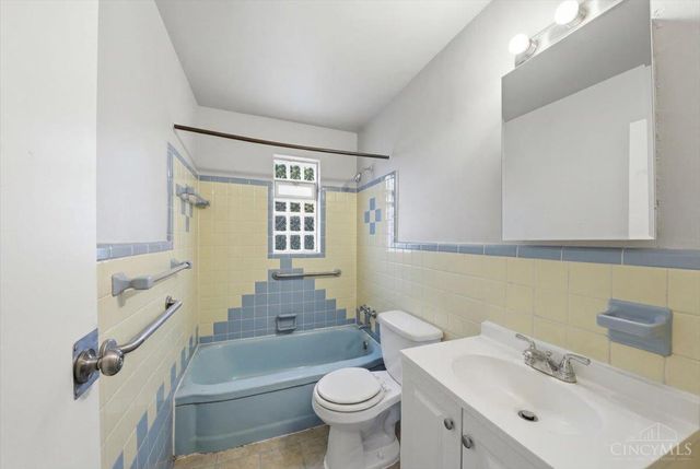 1582 Crest Hill Avenue, Cincinnati, OH 45237