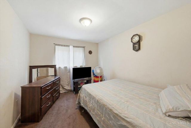1582 Crest Hill Avenue, Cincinnati, OH 45237