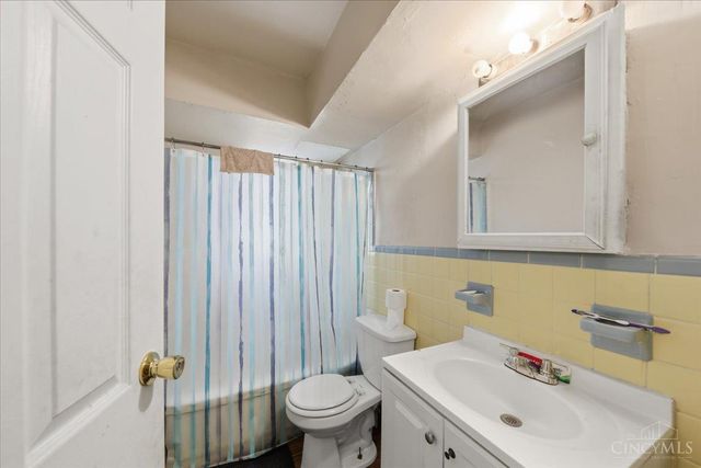 1582 Crest Hill Avenue, Cincinnati, OH 45237