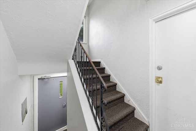 1582 Crest Hill Avenue, Cincinnati, OH 45237