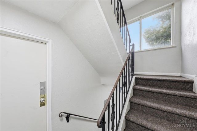 1582 Crest Hill Avenue, Cincinnati, OH 45237