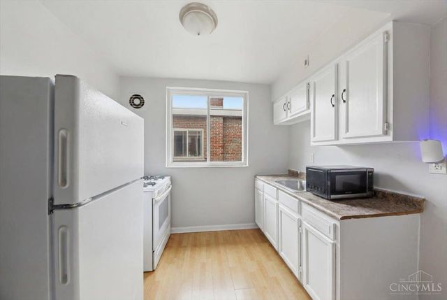 1582 Crest Hill Avenue, Cincinnati, OH 45237