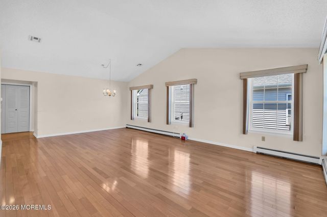 5 Vienna Drive, Toms River, NJ 08757
