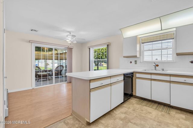 5 Vienna Drive, Toms River, NJ 08757