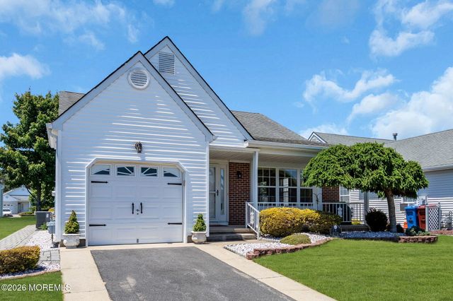 5 Vienna Drive, Toms River, NJ 08757