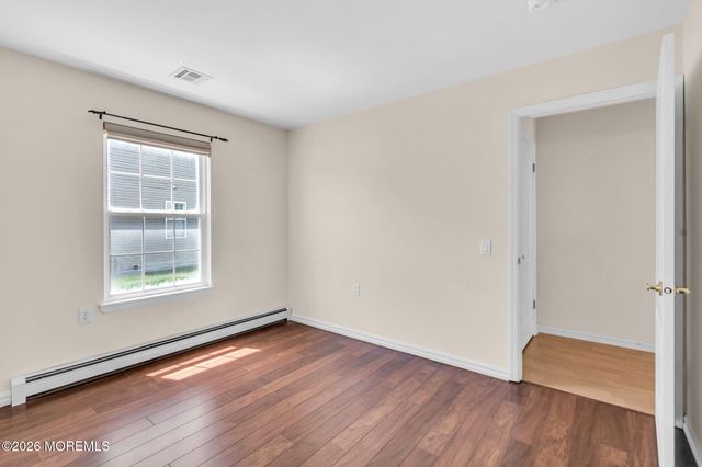 5 Vienna Drive, Toms River, NJ 08757