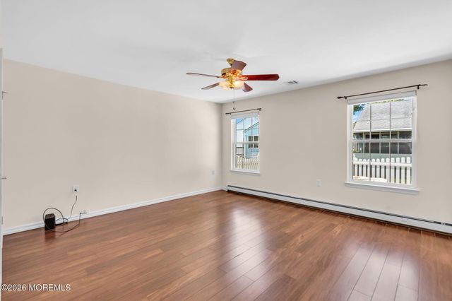 5 Vienna Drive, Toms River, NJ 08757